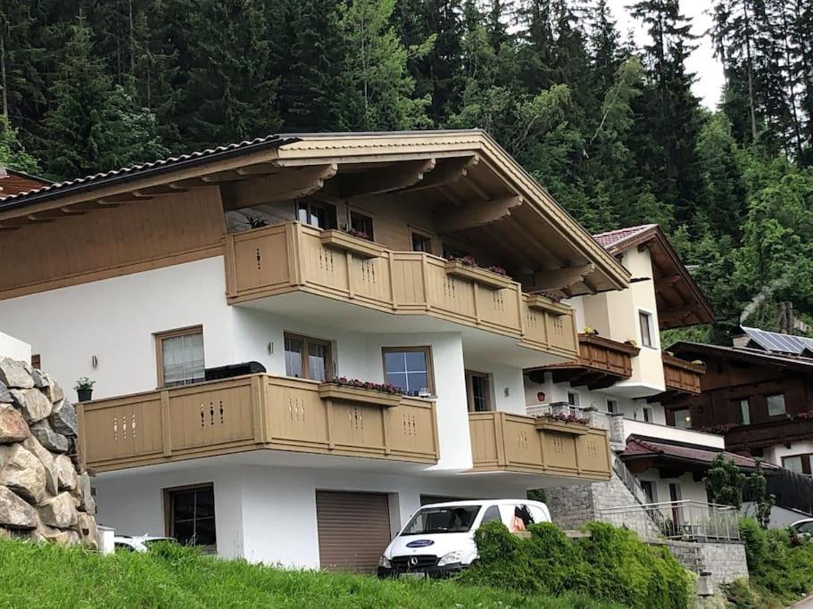 Ferienhaus Zillertal Panorama Blick Balkon Sauna Zellberg Dış mekan fotoğraf
